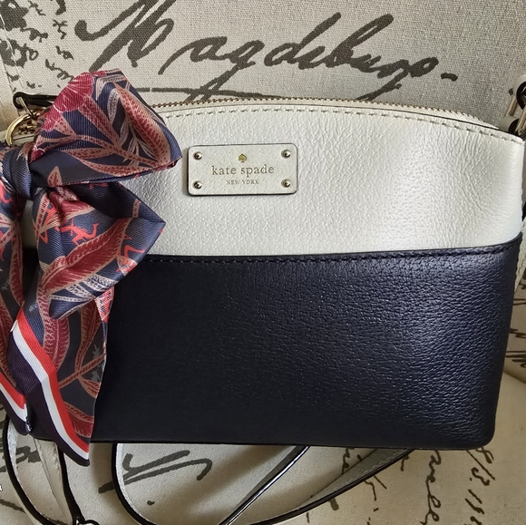 Kate Spade Grove Street Millie Navy/White Leather Crossbody Bag w/Charm & Scarf - Picture 2 of 13